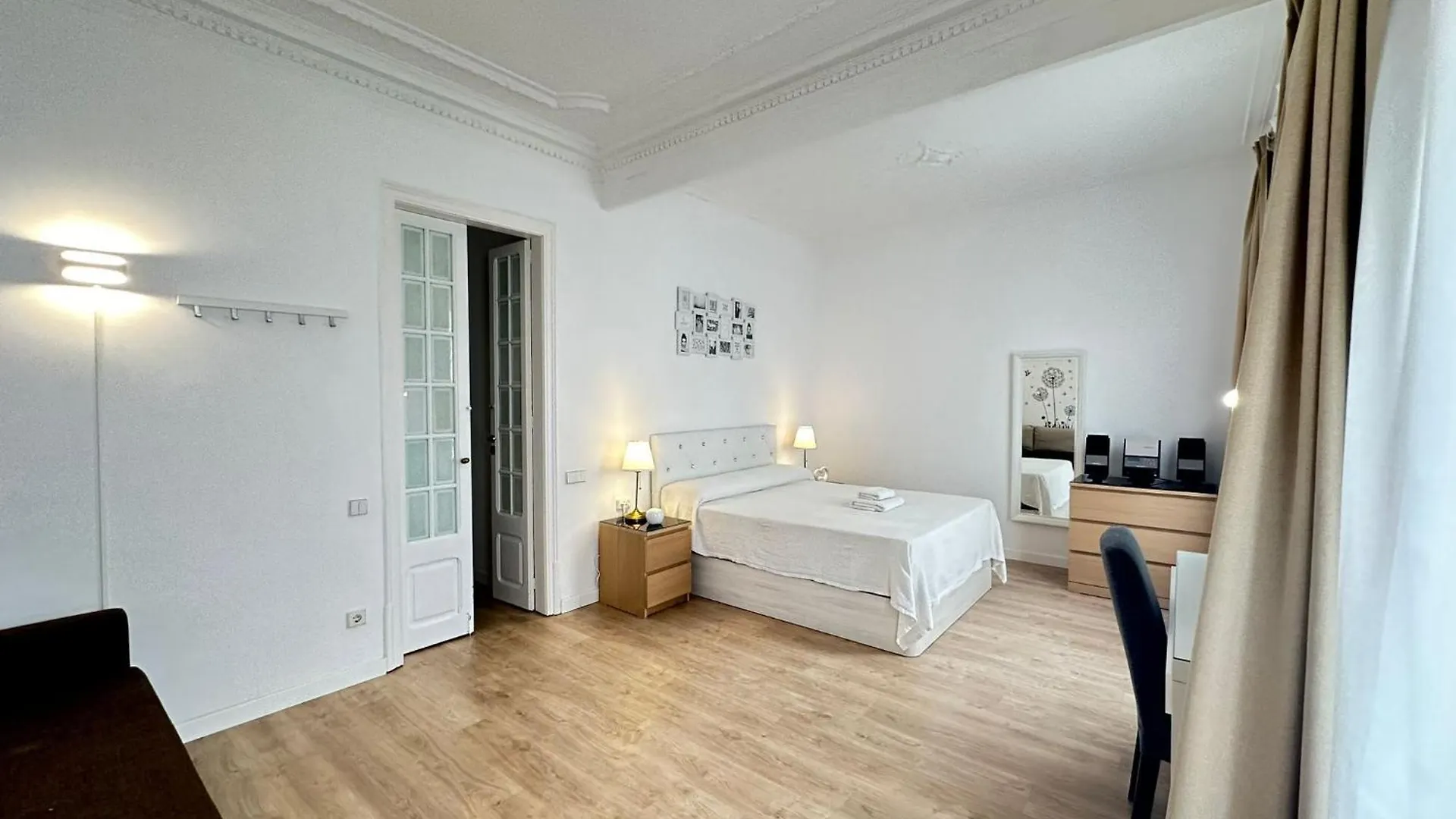 Bed & Breakfast Alojamiento Flor Barcelona Spain